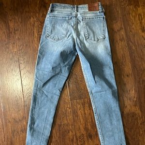NWOT Lucky Brand size 2 (26) light wash skinny jeans